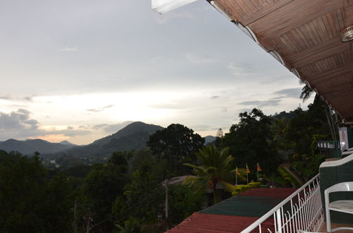 Oyo 436 Sandakelum Tourist Guest House Kandy Exteriör bild